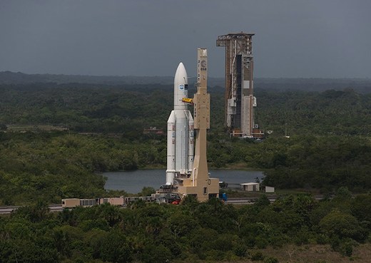 Ariane 5 sur le pas de tir du centre spatial guyanais (Kourou)