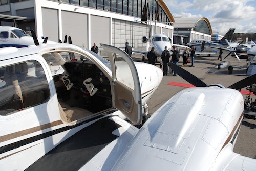Le stand Hawker Beechcraft à Aero 2012