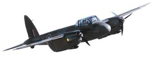 Le Mosquito à l'échelle 1/75 de l’association reconstruction répliques avions anciens. 