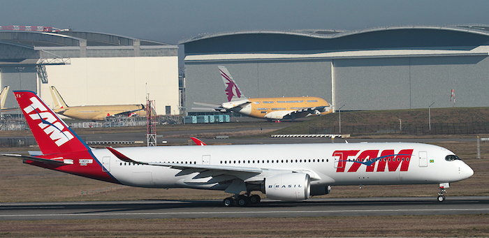 L'A350 XWB de TAM au roulage à Toulouse-Blagnac