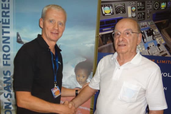 Ce récit sent le vécu. De la Polynésie à l’Afrique noire en passant par Saint-Pierre-et-Miquelon, Jean-Auguste Waag, a volé en avion léger sous les cieux. Pendant toute sa carrière, cet ancien chirurgien militaire aujourd’hui en retraite, avoue qu’il a choisi ses affectations en raison de la présence d’un aéro-club. La nouvelle qu’il a proposée au Concours de Gimont, raconte un vol en D140 Mousquetaire, au-dessus de Sahara, de nuit… Le premier jet date d’une quinzaine d’années. Pour sa première participation à une concours de nouvelles littéraires, J.A. Waag a fait un coup double puisqu’il remporte non seulement le prix de lecteurs d’Aerobuzz.fr, mais également le grand prix des Rencontres aéronautiques et spatiales de Gimont 2016.